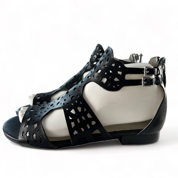 GUESS Black Silver Laser Cut WGFLORISE-C Sandals With Back Zipper Size 6 NWOT - Picture 1 of 12